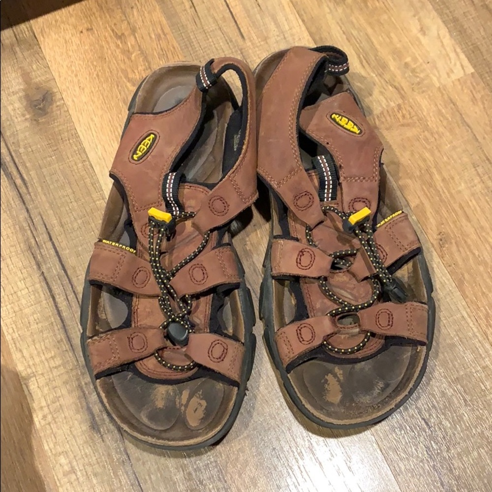 KEEN Hiking Sandals Brown Size 9.5 USED